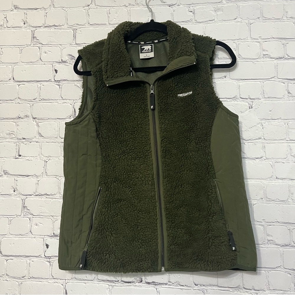Predator Green Outdoor Activewear Hiking
Sherpa Style Zip Up Vest Size Large